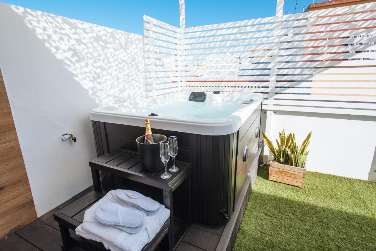 Lola De Triana Apartments Seville Exterior photo
