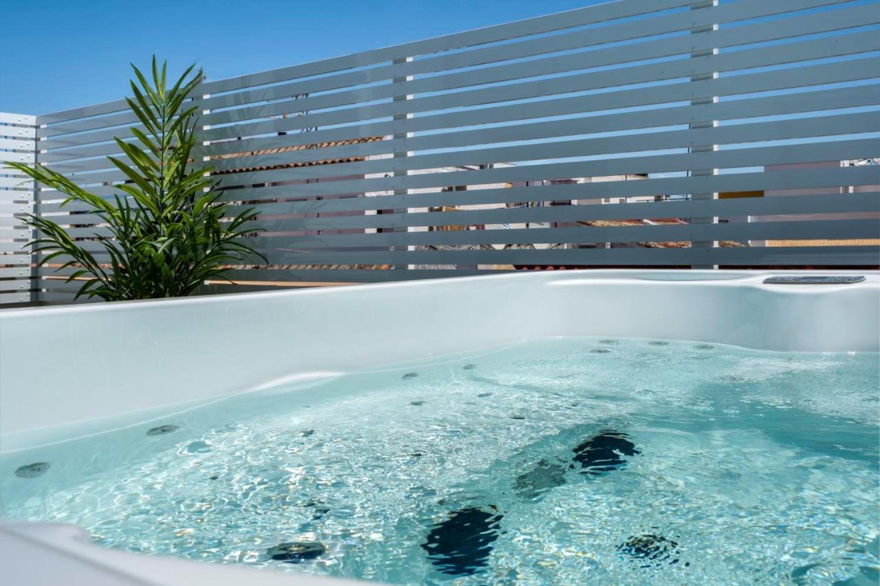 Lola De Triana Apartments Seville Exterior photo